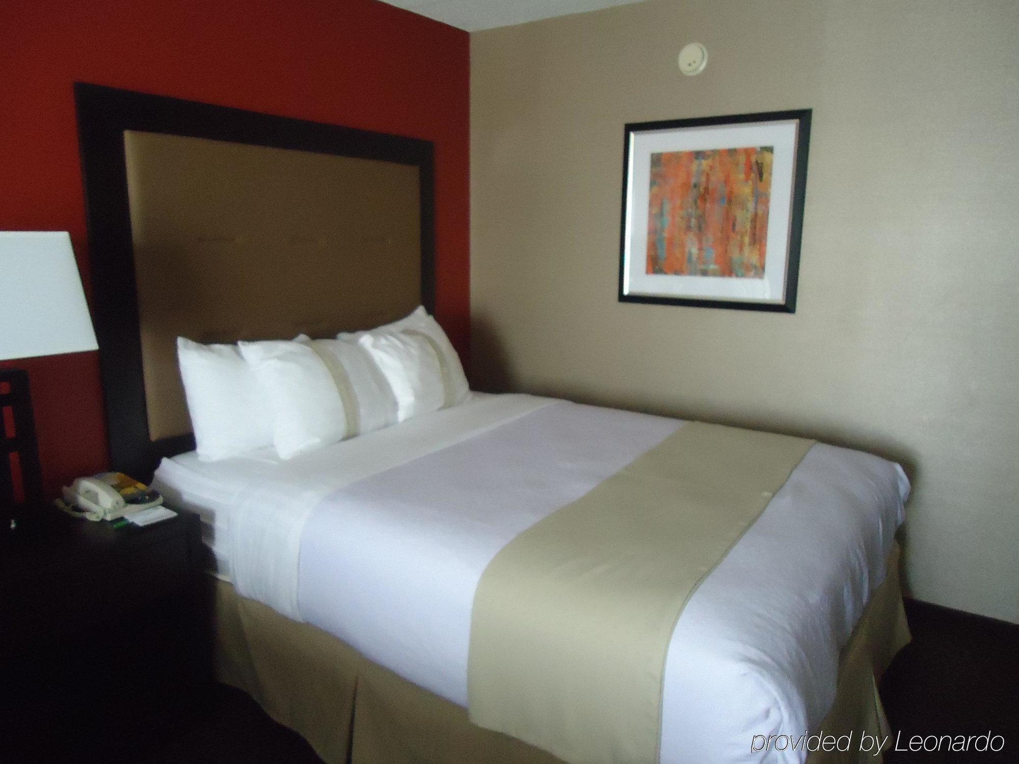 Holiday Inn Hotel & Suites Chicago Northwest - Elgin By Ihg Room photo